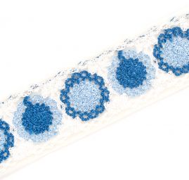 Vyšívaná tylová stuha květinový motiv modrobílá