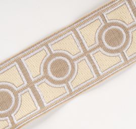 Vyšívaná stuha geometrický vzor šedo-béžová
