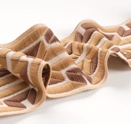 Vyšívaná stuha geometrický vzor hnědo-béžová