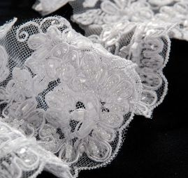 Krajka lem bílá květinový vzor korálky