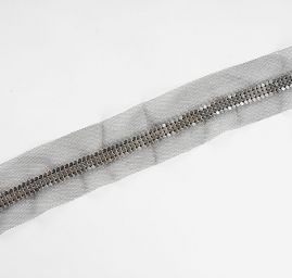 Stuha tylová výšivka s kamínky stříbrnočerná