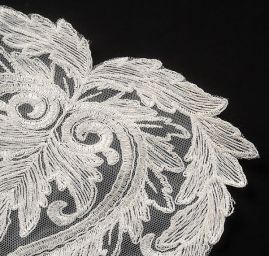 Krajková aplikace středová ornament smetanová