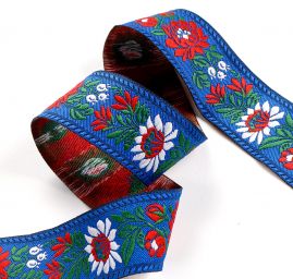 Stuha krojová vyšívaná bílá 3,5cm červený/modrý květ