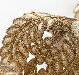 Krajková kovová stuha zlatozlatá listy/květy