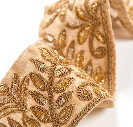 Vyšívaná stuha šantung květinový vzor s flitry zlatá