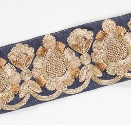 Stuha vyšívaná kovová na šantungu zlatá/tm.modrá