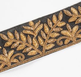 Stuha vyšívaná květinový vzor kovová zlatá/černá