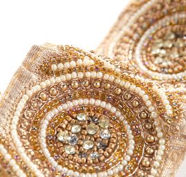 Stuha vyšívaná perličkami a kamínky zlatá/měděná