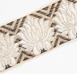 Stuha vyšívaná artdecový vzor