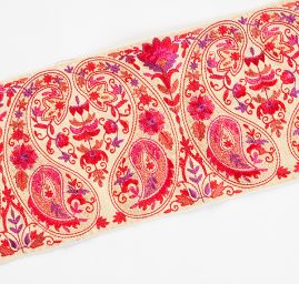 Vyšívaná stuha šantung paisley vzor široká zlatobéžová