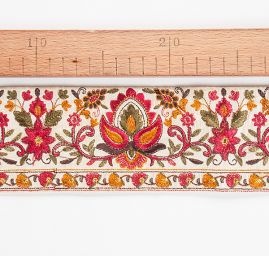 Vyšívaná stuha šantung širší květinový ornament