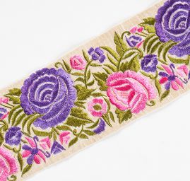 Vyšívaná stuha šantung širší růže fialové