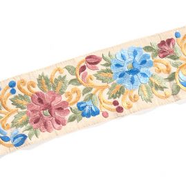 Vyšívaná stuha šantung širší květy světle modré