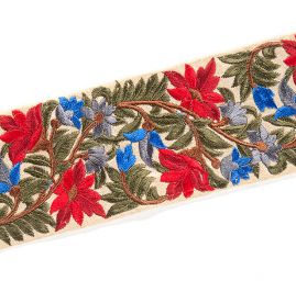 Vyšívaná stuha šantung střední květy červené