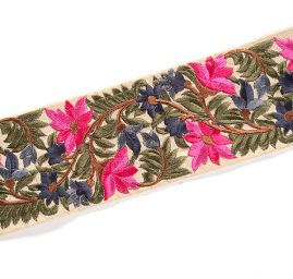 Vyšívaná stuha šantung střední květy fuchsiová