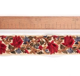 Vyšívaná stuha šantung užší květy modré/červené