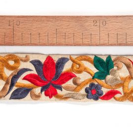 Vyšívaná stuha šantung užší květy červenomodré