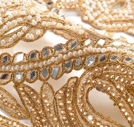 Krajová kovová stuha s perličkami, sklíčky a kamínky 