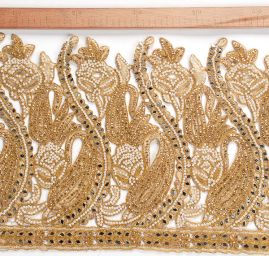 Krajová kovová stuha s perličkami, sklíčky a kamínky 