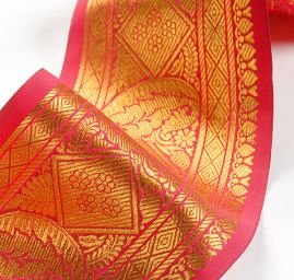 Vyšívaná stuha orientální motiv zlatá/fuchsiová