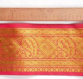 Vyšívaná stuha orientální motiv zlatá/fuchsiová