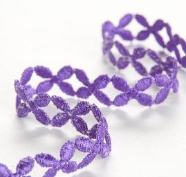 Krajkový oděvní prýmek květy fialový