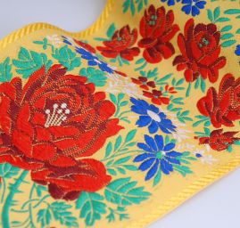 Folklorní stuha žlutá s květinovým vzorem