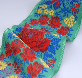 Folklorní stuha zelená s květinovým vzorem