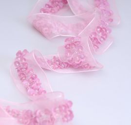 Sifónové stuha vyšívaná flitrami a korálkami ružová