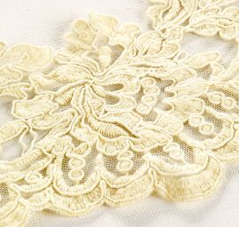 Krajka lemovací květinový vzor pistáciová