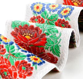 Stuha krojová vyšívaná bílé barvy 7cm