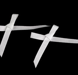 Svatební mašličky bílé šíře 40 mm (20 ks)