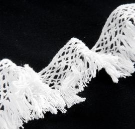 Krajka bavlněná geometrický vzor třásně