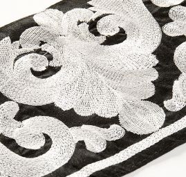 Vyšívaná stuha květinový ornament černobílá