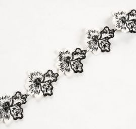 Krajkový květ černobílý
