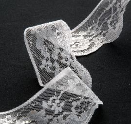Krajka lem bílostříbrná květinový vzor