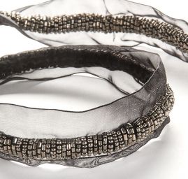 Stuha s korálkovou výšivkou stříbrnočerná
