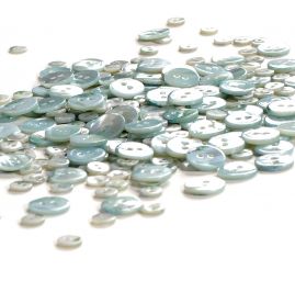 Knoflík perleťový dvoudírkový azurový malý 14"