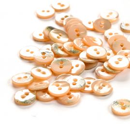 Knoflík perleťový dvoudírkový lososový