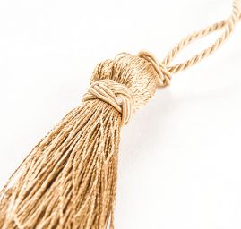 Střapec textilní odzobný zlatobéžové barvy