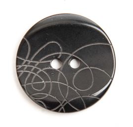 Gombík plastový dvojdierkové čierny zdobný strednej
