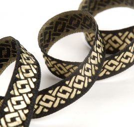 Stuha žakárová černozlatá 16 mm geometrický vzor