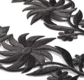 Květinová aplikace párová nažehlovací černá