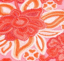 Šála pléd malinová s květinovou  šedou výšivkou