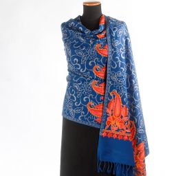 Šála pléd modrá s květinovou tm.šedou výšivkou