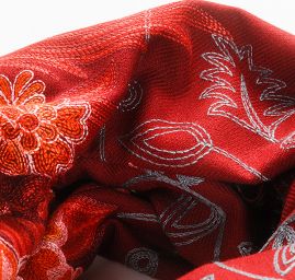 Šála pléd tm.červená s květinvou šedou výšivkou