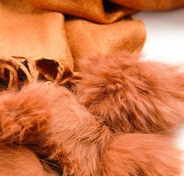 Šál zmes kašmír / hodváb s brmbolcami hnedá