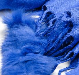 Šál zmes kašmír / hodváb s brmbolcami kráľovská modrá