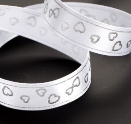 Atlasová stuha bílá stříbrná srdíčka 15mm