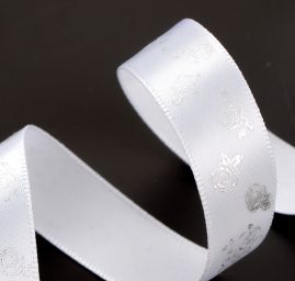 Atlasová stuha bílá stříbrné květy růží 15mm